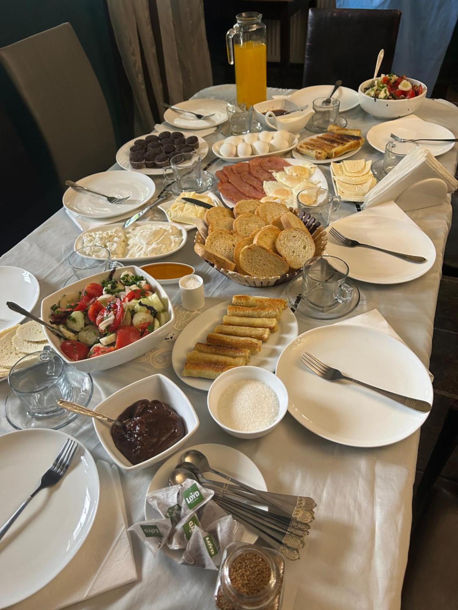 Borjomi Central Hotel Bagian luar foto